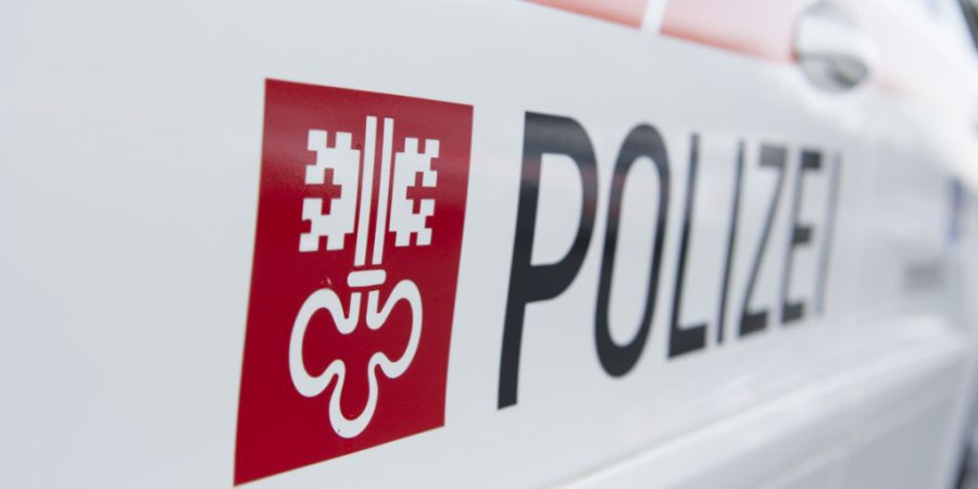 In Hergiswil NW kollidierte am Mittwochmorgen eine Fahrzeuglenkerin auf der Autobahn A2 mit einem Aufpralldämpfer. Dabei verletzte sie sich und musste ins Spital gebracht werden. (Symb...