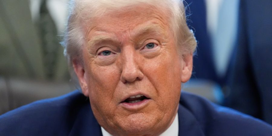 Donald Trump sieht sich als Verfechter der amerikanischen KI-Industrie. Selbst lässt der Präsident aber die Finger von ChatGPT und Co. (Archivbild)