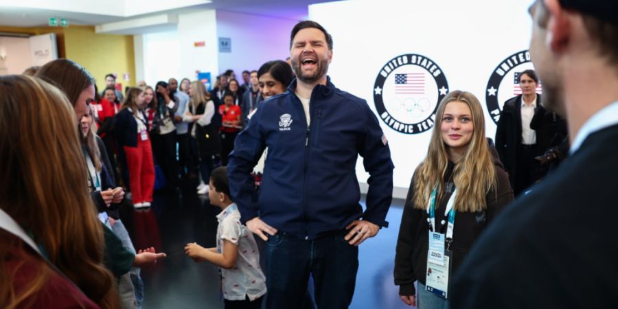 Die Eröffnungsfeier der Olympischen Winterspiele in Mailand verfolgte US-Vizepräsident JD Vance von der Ehrentribüne - und wurde ausgebuht. Was sein Chef dazu zu sagen hat.