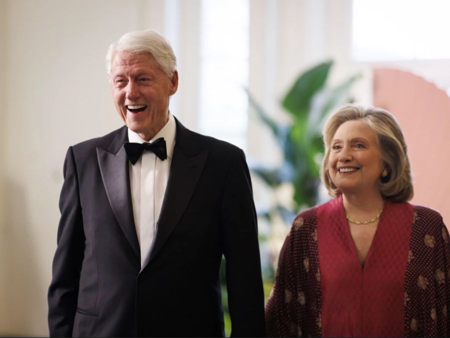 Ebenso erwartet werden mit Bill Clinton und seiner Frau Hilary Clinton ein weiterer Ex-Präsident, sowie eine ehemalige Präsidentschaftskandidatin.