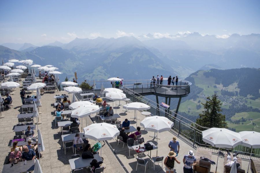 Ein Bergrestaurant und ein Schattenplatz wie auf dem Stanserhorn NW sind zurzeit beliebt. (Archivbild)