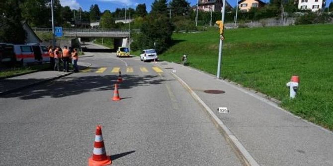 Velofahrer stürzt Forch.