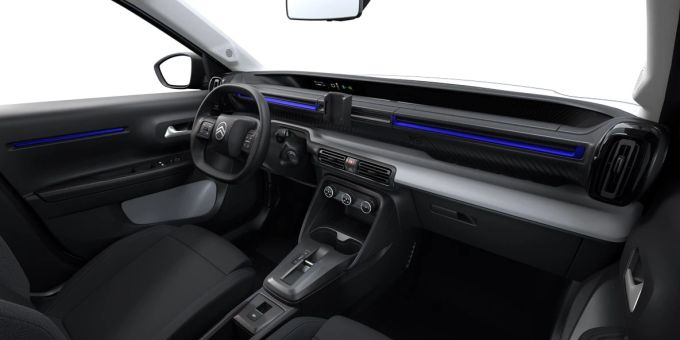 Basisversion: Durch das Armaturenbrett-Design wirkt der Innenraum deutlich breiter, als er wirklich ist. Citroen e-C3