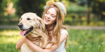 Frau mit Hund