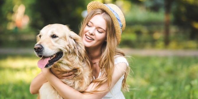 Frau mit Hund