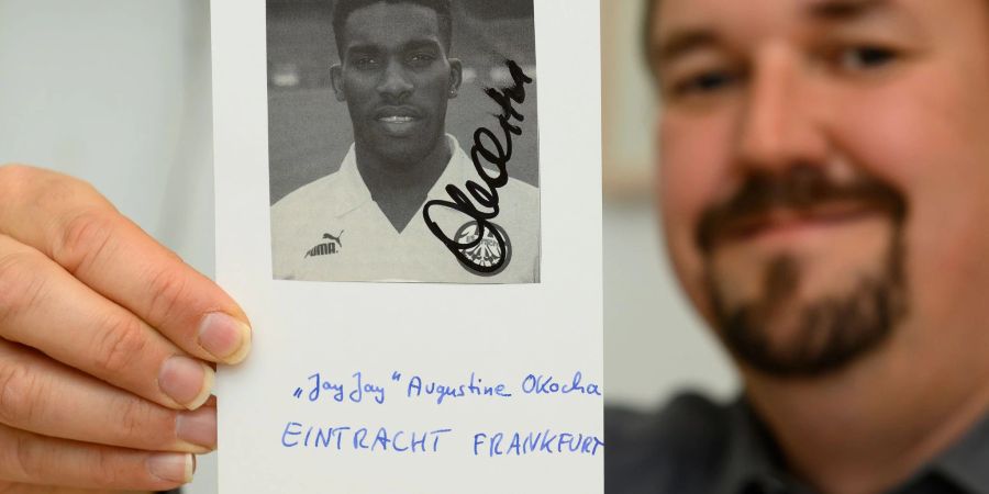 Viele haben früher Autogramme gesammelt, der Göttinger Sammler Christian Bach hat rund 10.000 zusammengetragen.