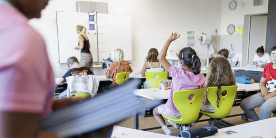 Schüler Klassenzimmer Schulstart