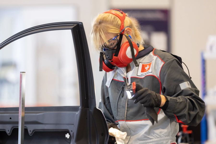 Lara Kaufmann aus Bern gewann als Carrosserielackiererin Silber.