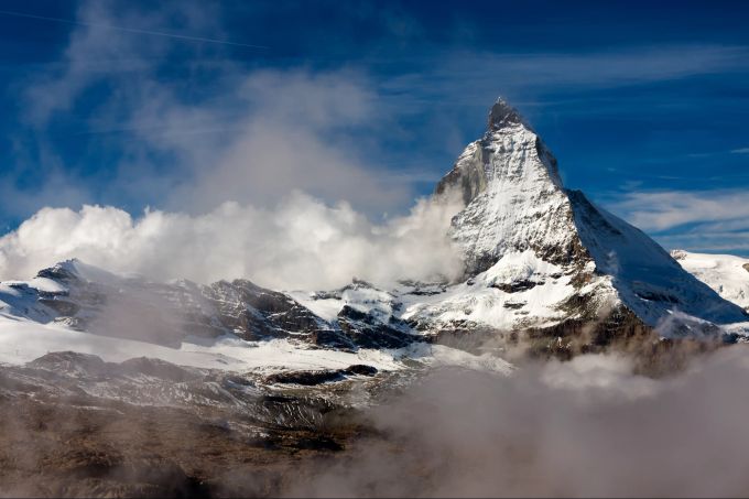 Wer in den Bergen im Outdoor unterwegs ist, muss bei Gewittern besonders vorsichtig sein. Berge