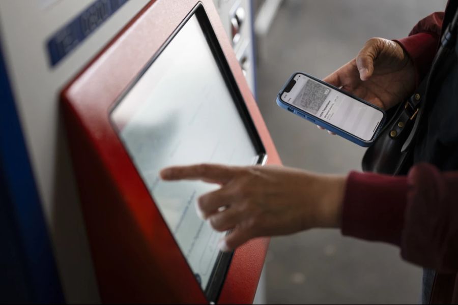 Die ÖV-Preise sind zuletzt viel stärker gestiegen als die Kosten für den motorisierten Individualverkehr.