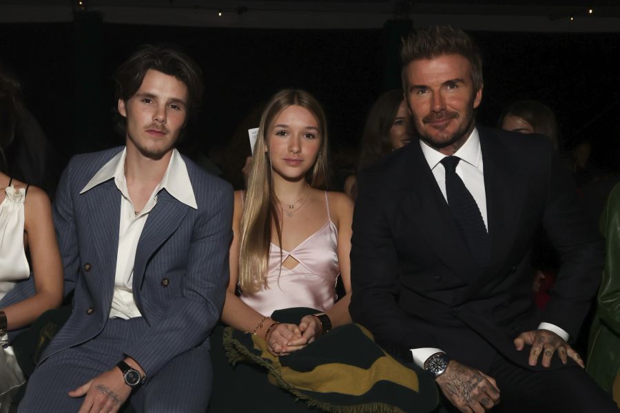 Von links: Cruz Beckham mit seiner Schwester Harper und Vater David Beckham in Paris.