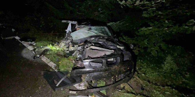Totalschaden - Besoffener Autofahrer (24) kracht in Boningen SO in Baum