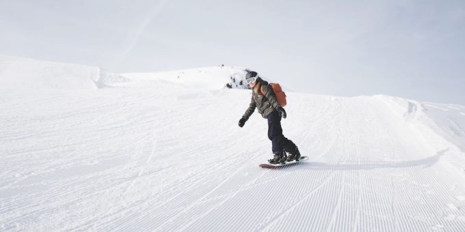 Eine Snowboarderin auf dem Fronalpstock. Wintersport