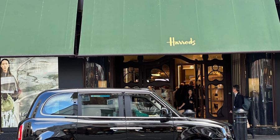 Bekamnnt wurde Al Fayed als Eigentümer des berühmten Kaufhauses Harrods. (Archivbild)