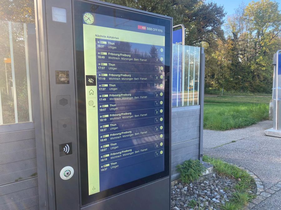 An 113 kleinen Bahnhöfen stehen neue Anzeigen.