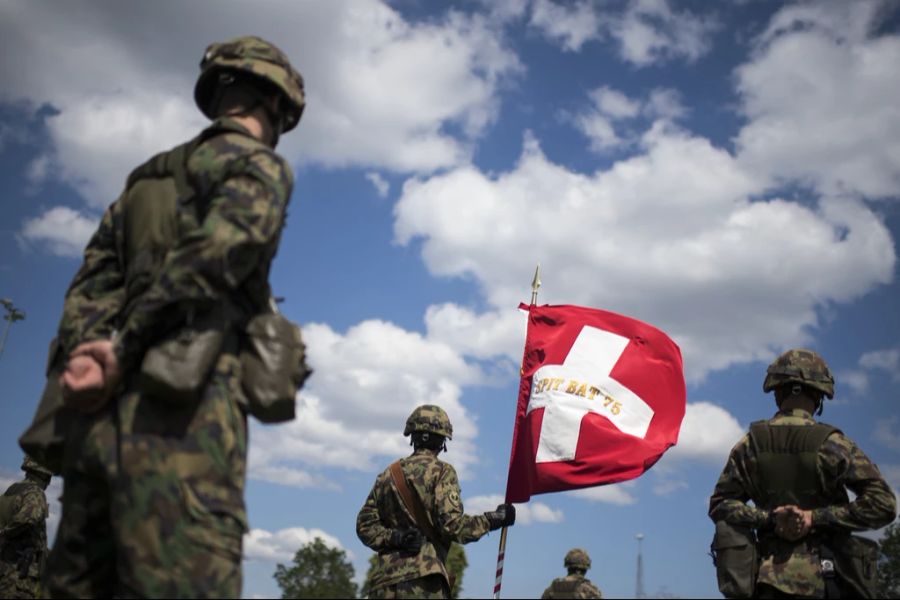 Auch zahlreiche homosexuelle Männer erlebten Diskriminierung und Übergriffe. Dies werde in der Armee laut der Studie oft tabuisiert. (Symbolbild)