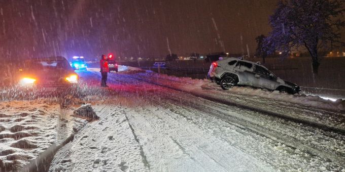 Zahlreiche Unfälle - Wintereinbruch in Glarus