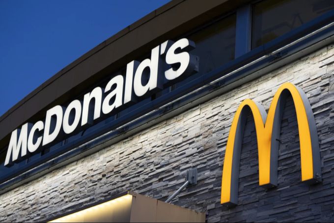 McDonald's reagierte bei den Lebensmittelvergiftungen durch Quarter Pounder laut Experten äusserst schnell und gewissenhaft. mcdonald's quarter pounder