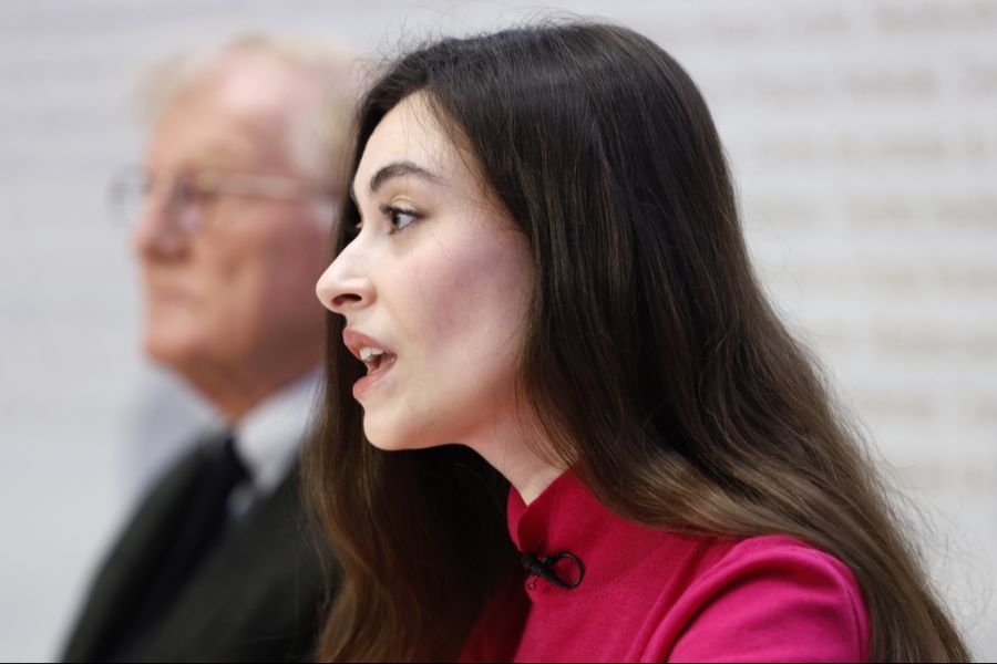 «Ich hoffe, du verreist aus der Schweiz, bevor man dich mit anderen Mitteln an der Zerstörung unserer Eidgenossenschaft hindern muss», schrieb er ihr darin.