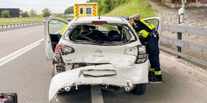 Bei einer heftigen Auffahrkollision auf der A12 bei Châtel-St-Denis FR wurden vier Personen verletzt. Auffahrunfall Châtel-St-Denis FR