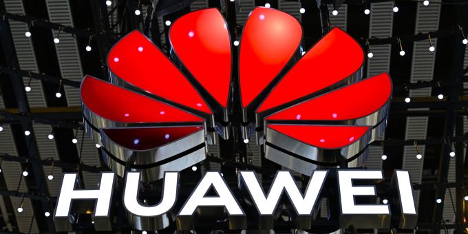 Die USA warnen Drittstaaten vor dem Kauf von Huaweis KI-Chips. China wirft Washington daher Mobbing vor. Huawei-Logo