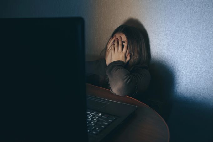 90 Prozent der Verstösse gegen den Jugendschutz betrafen sexualisierte Gewalt. (Symbolbild) gewalt kinder netz symbolbild
