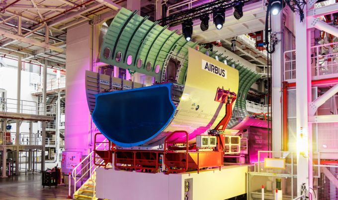 Das Rumpfmodul für das Airbus Flugzeug A321XLR wird von rund 300 Mitarbeitern der Linie gefertigt. qantas airbus