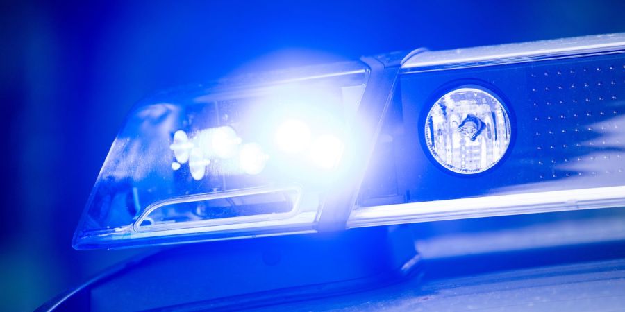 Die Polizei findet drei Verdächtige kurze Zeit später. (Symbolbild)