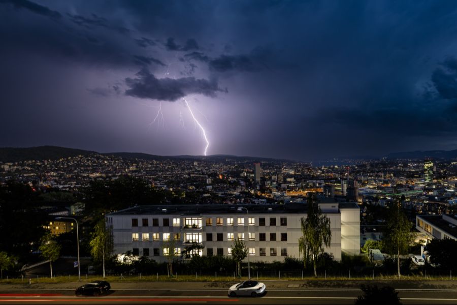 Ab Donnerstag können auch im Mittelland teils kräftige Gewitter auftreten.