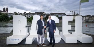 Basel - ESC-Sitzbank mit dem Schriftzug «Basel» am Rhein enthüllt