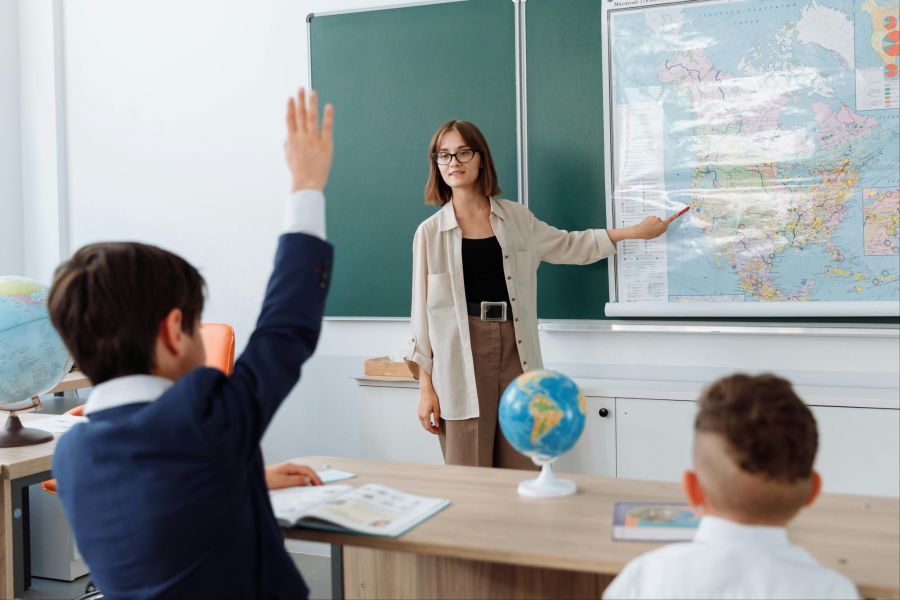 Laut einer Studie des Dachverbands Lehrerinnen und Lehrer der Schweiz erfahren zwei von drei Lehrpersonen psychische oder physische Gewalt. (Symbolbild)
