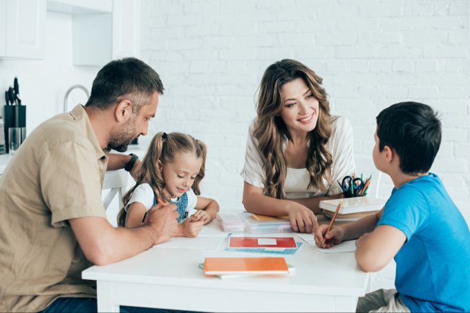 Auch wenn die Familie im Vordergrund steht, sollten Sie versuchen, die Weiterbildung durchzuziehen. Weiterbildung