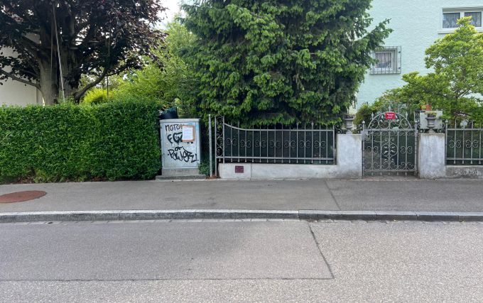 Auf diesem Stromkasten in Wallisellen ZH wurde ein Graffiti des FC Zürich hinterlassen. FCZ
