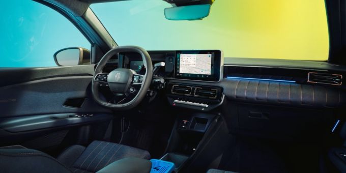 Der Innenraum ist technologisch auf dem neuesten Stand und verfügt über das OpenR-Link-Infotainmentsystem mit integrierten Google-Diensten. Renault 4