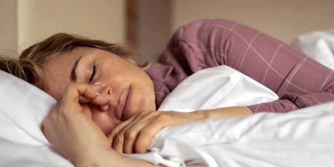Ein erholsamer Schlaf ist essenziell für deine Gesundheit und dein Wohlbefinden. Doetsch Grether
