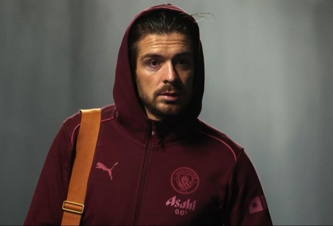 Der echte Jack Grealish hat eine Freundin und wurde im vergangenen Jahr erstmals Vater. Er hat nicht öffentlich mit Alisha Lehmann geflirtet. Alisha Lehmann