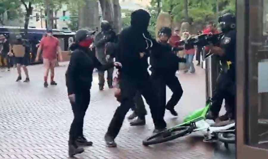 In der US-Stadt Seattle kam es am Mittwoch zu Auseinandersetzungen zwischen Demonstrierenden und der Polizei.