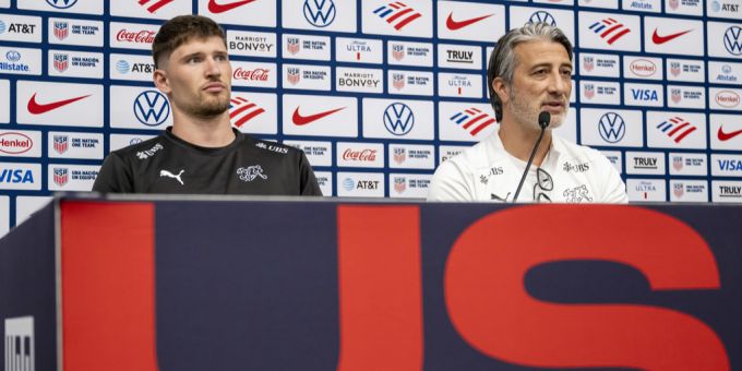 Gregor Kobel und Murat Yakin beantworten Fragen der Journalisten zum baldigen Test der Schweizer Nati gegen die USA. Schweizer Nati
