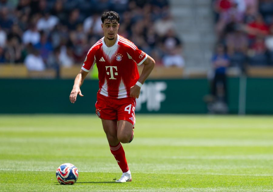 Adam Aznou Bayern München