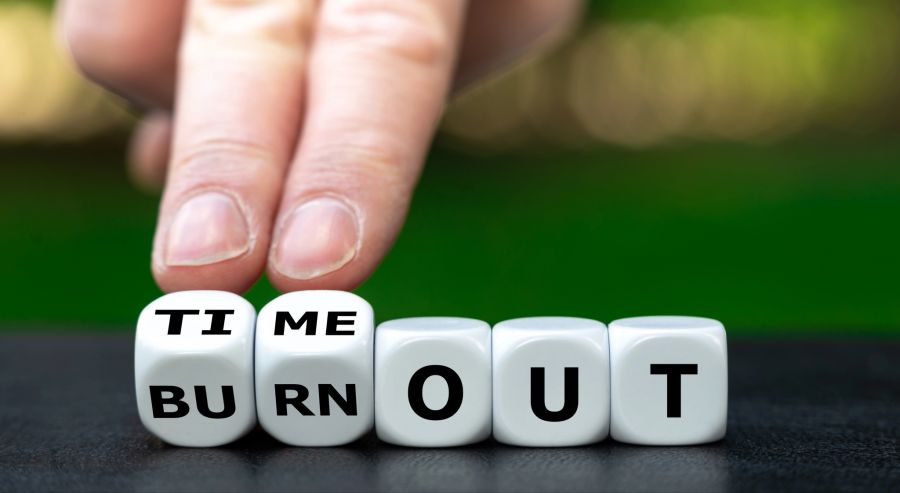 Ein Burnout liesse sich mit einer Vier-Tage-Woche womöglich verhindern. (Symbolbild)