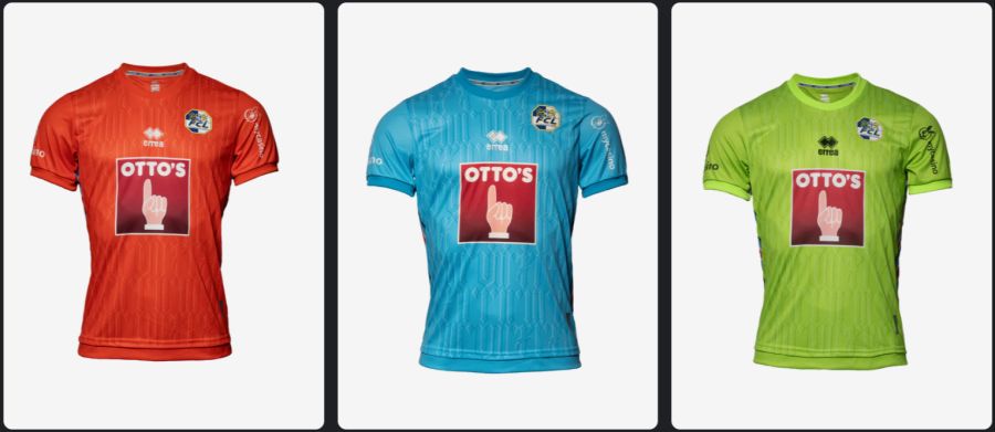 Auswärts-Trikot gibts noch keines, dafür aber drei (!) Torhüter-Dressen.
