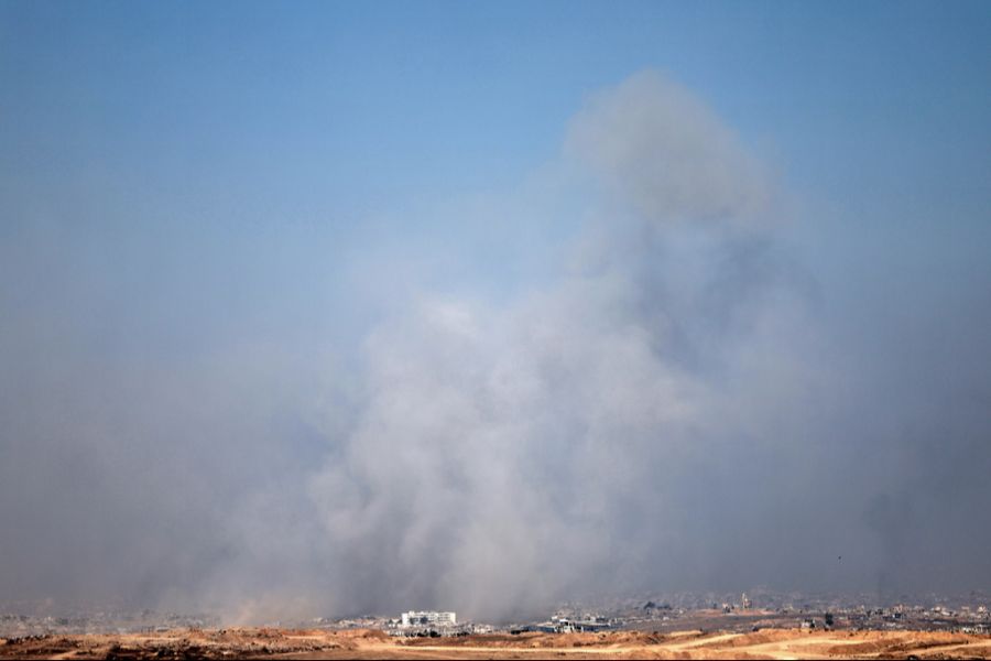 rauch steigt auf gaza