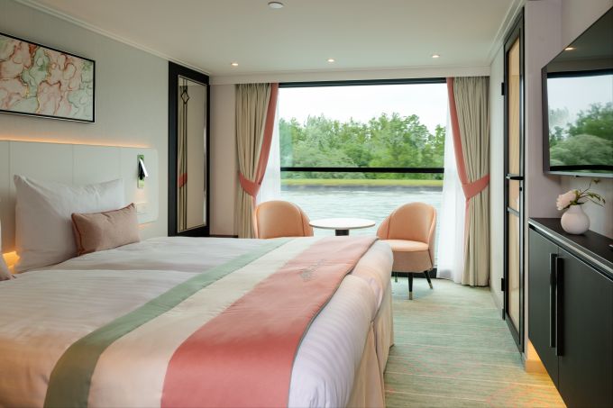 Wohlfühlatmosphäre an Bord der Excellence Crown aus der Feder von Interior Designerin Nazly Twerenbold. Suite