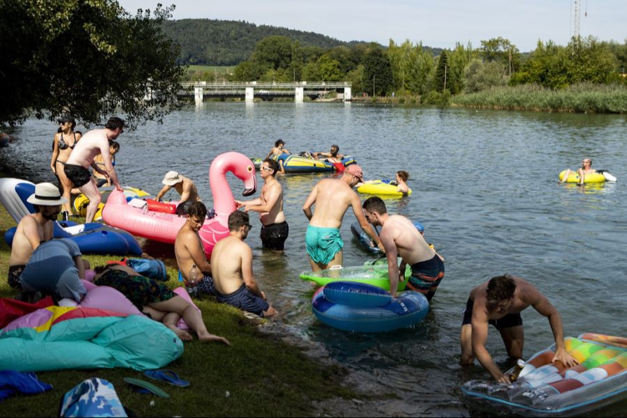 Er war zuvor beim Baden mit anderen Personen nicht wieder aufgetaucht. (Symbolbild)