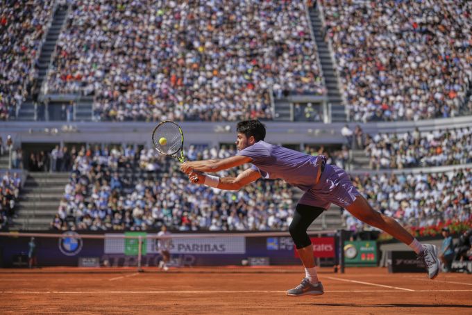 Carlos Alcaraz im Einsatz im Halbfinal von Rom. Carlos Alcaraz Masters Rom