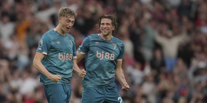 Dean Huijsen (links) wurde in der Premier League zum Stammspieler. Dean Huijsen