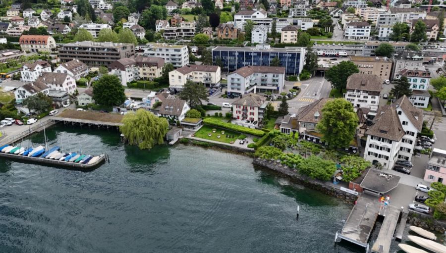 Hier sieht man links im Bild das Restaurant Steinburg, rechts im Bild ist das Hotel Sonne.