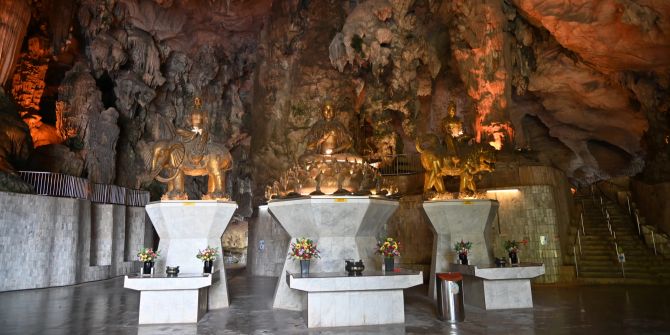 Höhle Tempel Tische Stalagtiten