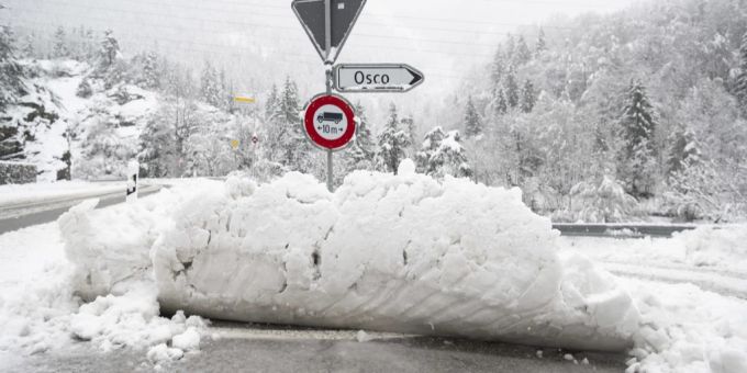 Wegen Schneechaos - Schweizer stornieren Oster-Reisen ins Tessin