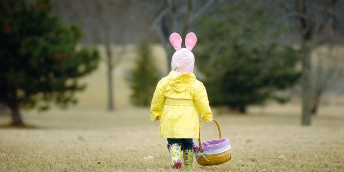 Kinder glauben an Osterhasen